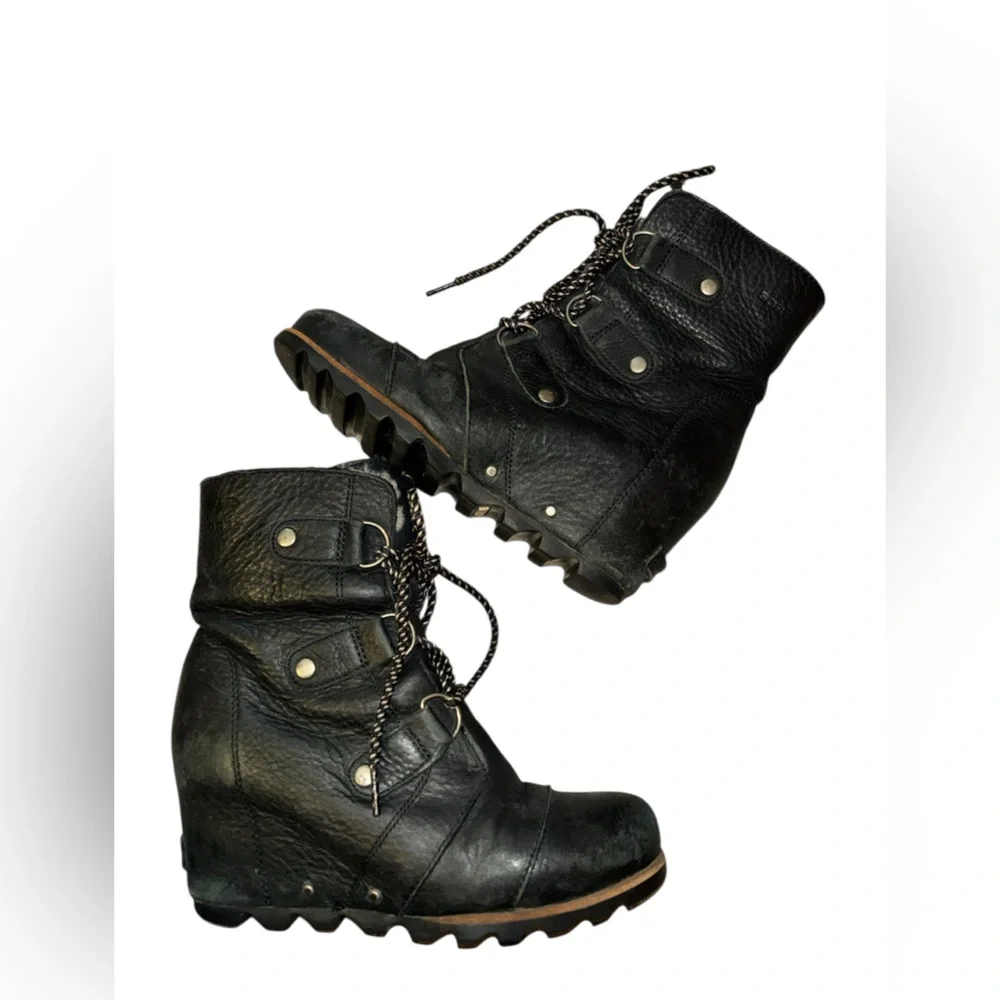 Sorel Black Pebbled Leather Joan of Artic Wedge Mid Shearling Wedge Lace Up 7.5